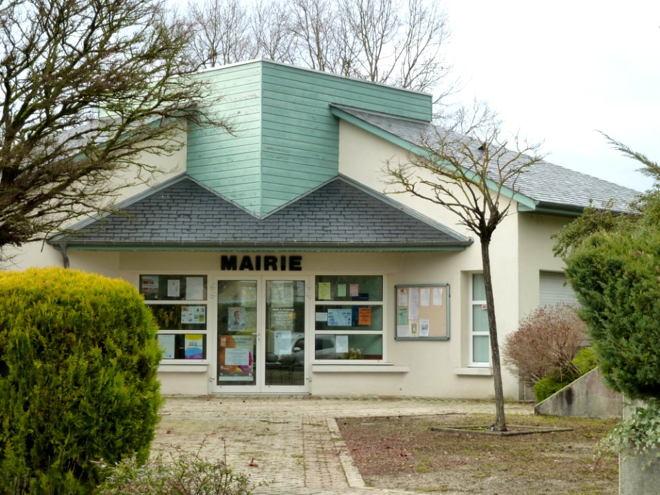 Mairie de Lourenties vue 2