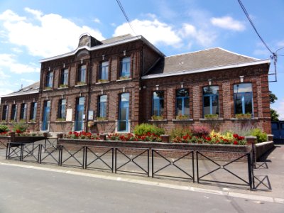 Mairieux (Nord, Fr) mairie-école
