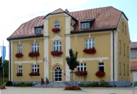 Maisach, Rathaus v NO, 1
