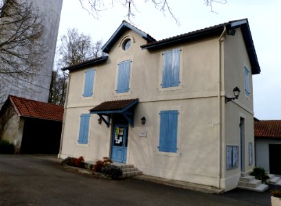 Mairie de Castetpugon vue de face