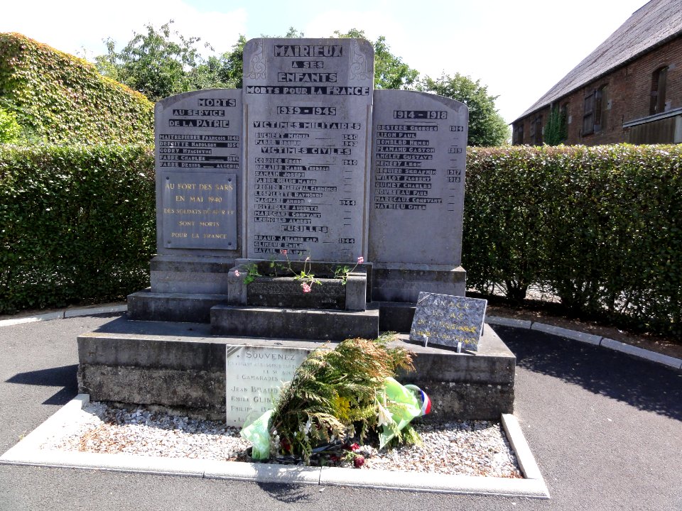 Mairieux (Nord, Fr) monument aux morts à la Grisoelle