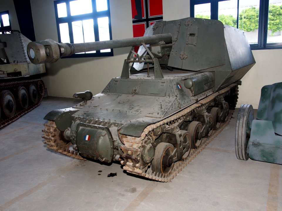Marder I on Tracteur Blinde 37L chassis in the Musée des Blindés, France, pic-3