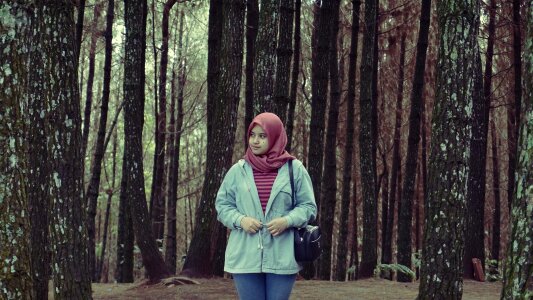 Women jungle standing