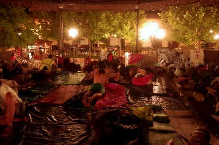 Marcha indignada - Noche en la plaza 001