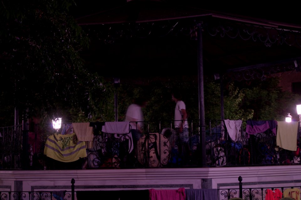 Marcha indignada - Noche en la plaza 020