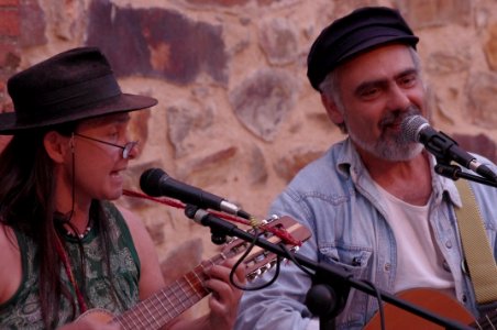 Marcha indignada Música 005
