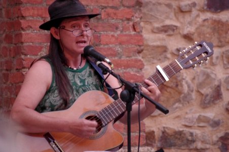 Marcha indignada Música 003