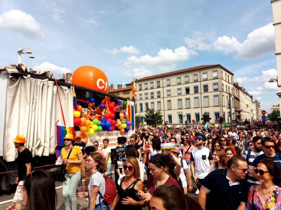 Marche des Fiertés 2018 à Lyon - Pont Bonaparte - Cortège 28