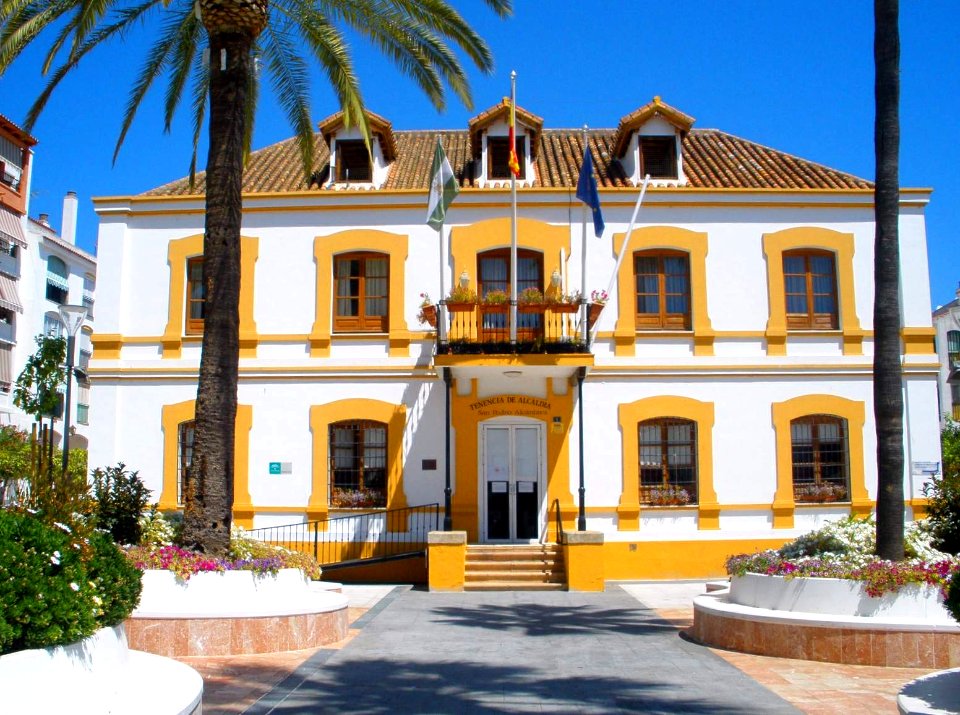 Marbella - San Pedro Alcántara, Plaza de la Iglesia y Tenencia de Alcaldía