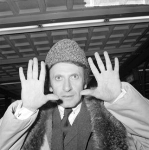 Marcel Marceau (mimespeler) op Schiphol, een der expressies van Marcel, Bestanddeelnr 917-2454
