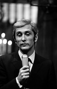 Marcel Amont showopnamen voor TROS-TV. Marcel Amont, Bestanddeelnr 923-1009