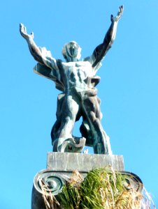 Marbella - Puerto Banús, Escultura de la Victoria 1