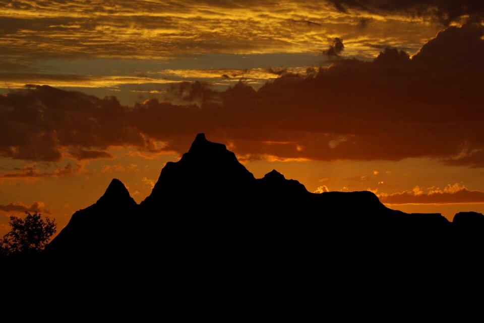 Dusk silhouettes clouds photo