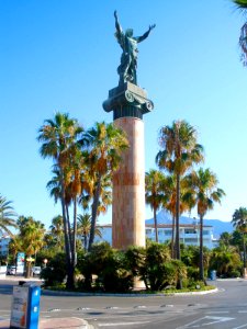 Marbella - Puerto Banús, Escultura de la Victoria 2