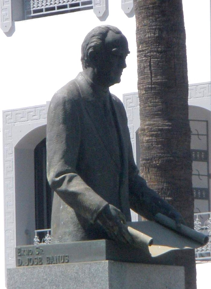 Marbella - Puerto Banús, Monumento a José Banús 2