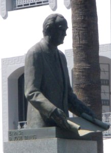 Marbella - Puerto Banús, Monumento a José Banús 2