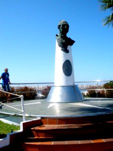 Marbella - Puerto Banús, monumento a Don Juan de Borbón 1