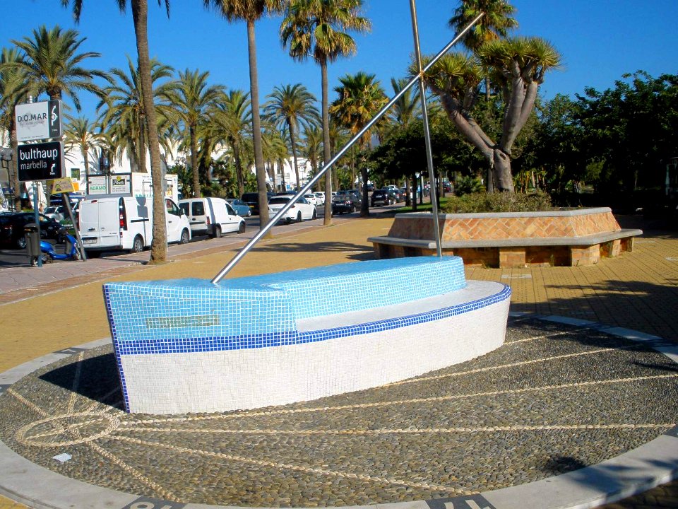 Marbella - Puerto Banús, Reloj de sol 2