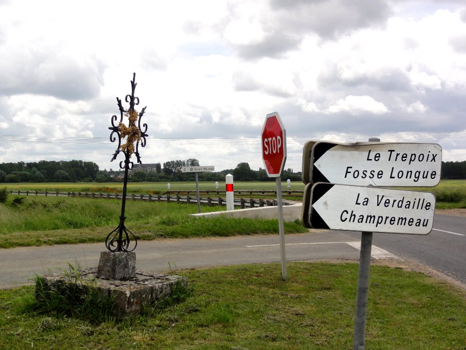 Mareau-aux-Prés (Loiret) Croix de chemin à La Bonde
