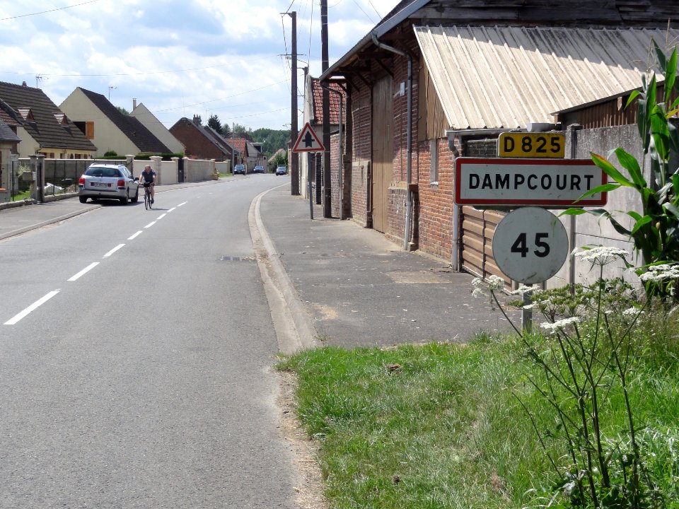 Marest-Dampcourt (Aisne) city limit sign Dampcourt