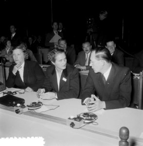 Marga Klompé (midden), Bestanddeelnr 906-0227