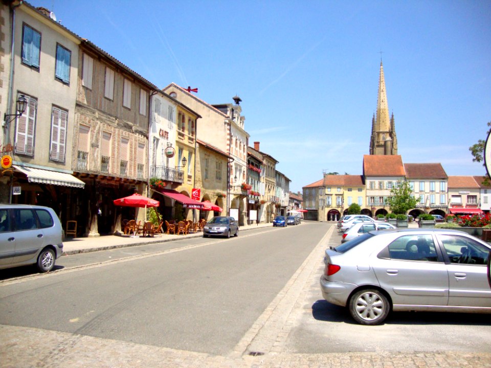 Marciac (Gers, Fr) place centrale