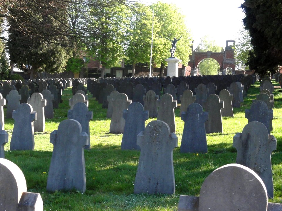 Marcinelle (Charleroi) cimetière, tombes de guerre (02)