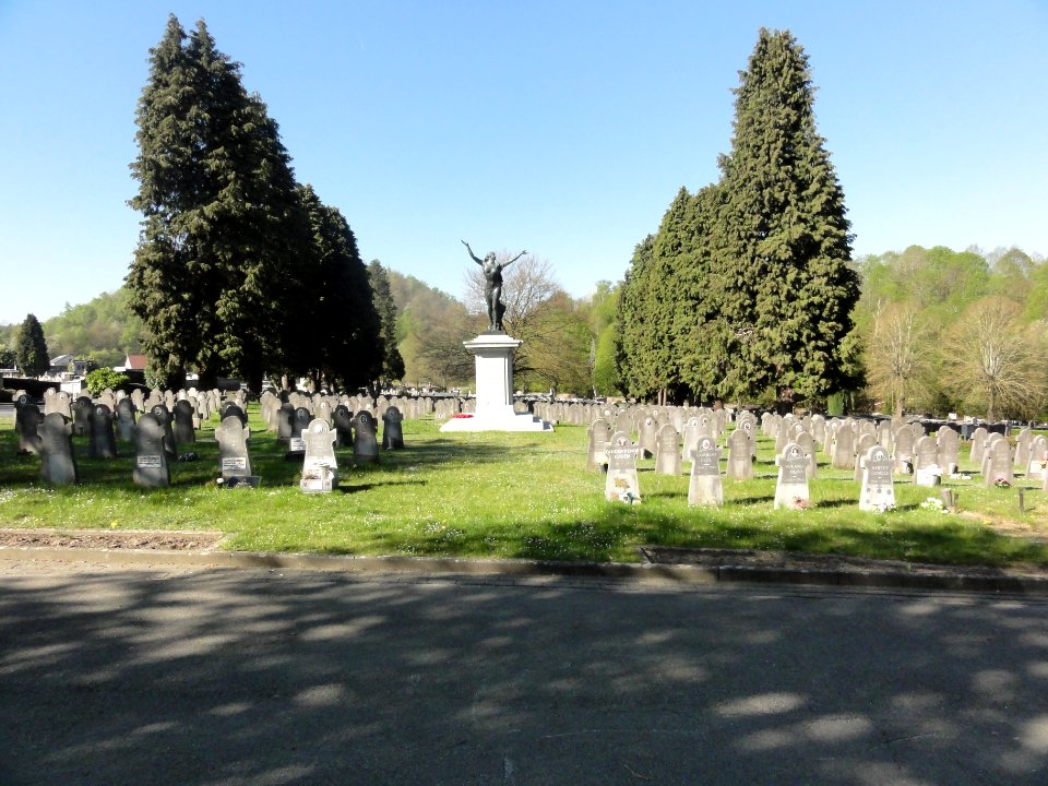 Marcinelle (Charleroi) cimetière, tombes de guerre (01)