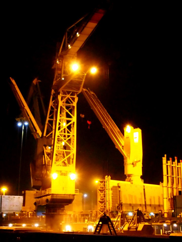 Marcor 2 unloading Fernando by night in Rotterdam pic5
