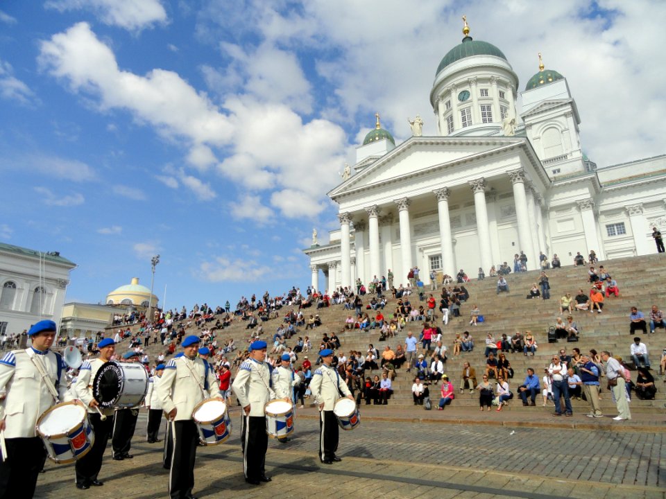 Marching - Helsinki Lutheran Cathedral - DSC05556