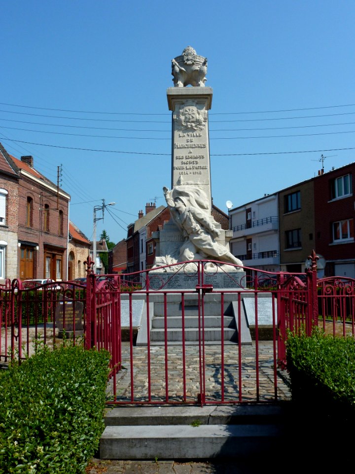 Marchiennes (Nord, Fr) monument aux morts 1914-18