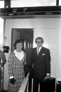 Margriet en Pieter op eerste KLM-vlucht naar Toronto, Bestanddeelnr 927-1664