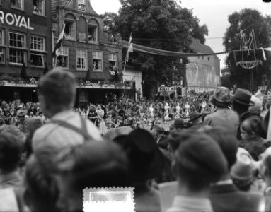 Mariacongres Den Bosch . H. Mis in open lucht. Optocht door straten, Bestanddeelnr 905-8320