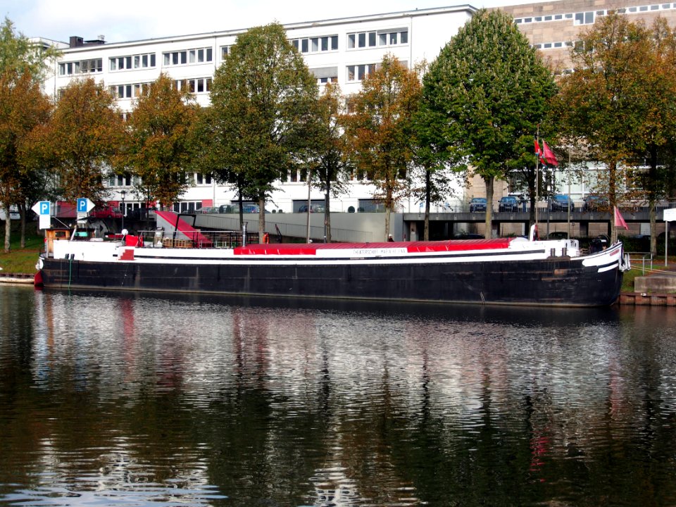 Maria-Helena, ENI 04805390 on the Saar river at Saarbrücken, pic2