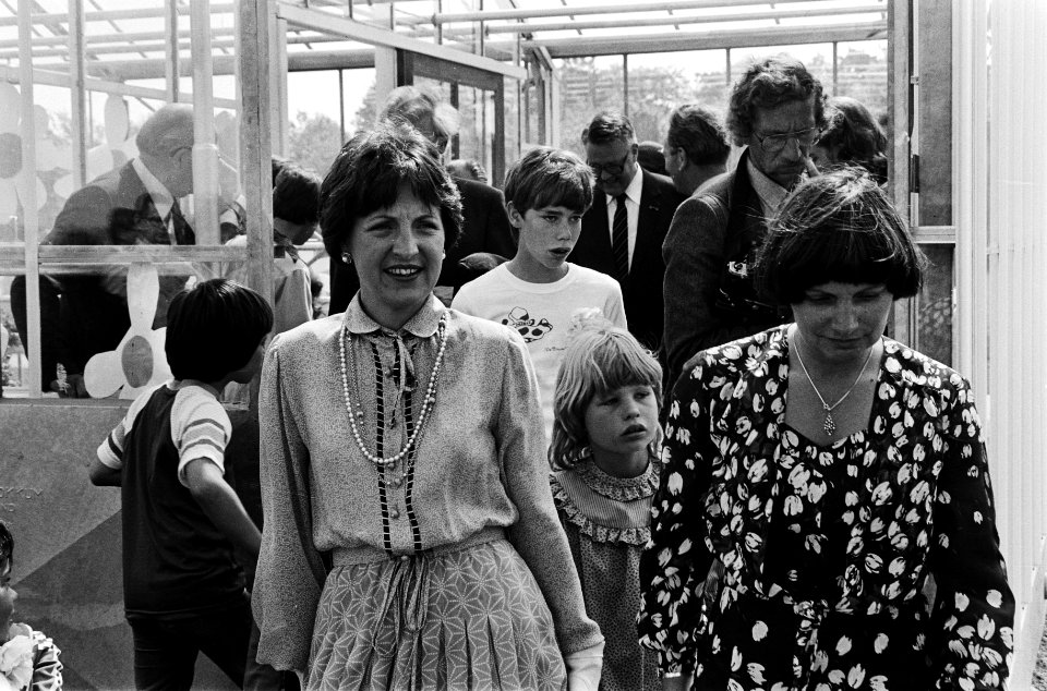 Margriet verr off opening van Mytylschool De Ruimte het Kindertehuis De , Bestanddeelnr 930-8457