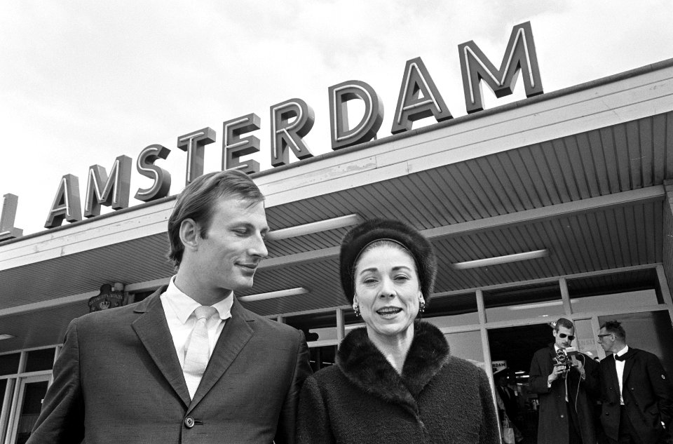 Margot Fonteyn (balletdanseres) en partner Keath Rosson op Schiphol, Bestanddeelnr 919-1084