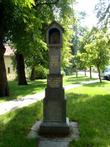 Mariánská boží muka vedle kaple, Rajhradice