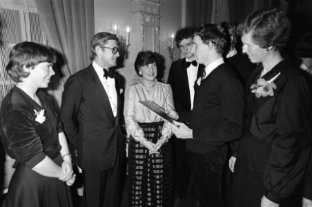 Margriet en Pieter woonden in concertgebouw A'dam zesde lustrum van Nederlands S, Bestanddeelnr 931-9361