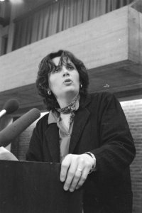 Maria van Veen gekozen als nieuwe voorzitster van de Vrouwenbond FNV in de plaat, Bestanddeelnr 933-2030