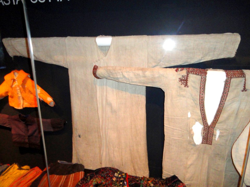 Mari and Mordvin shirts, Central Russia, 1884 - Museum of Cultures (Helsinki) - DSC04752
