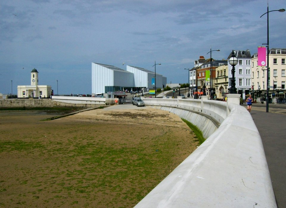 Margate, the beach with Turner Art Gallery