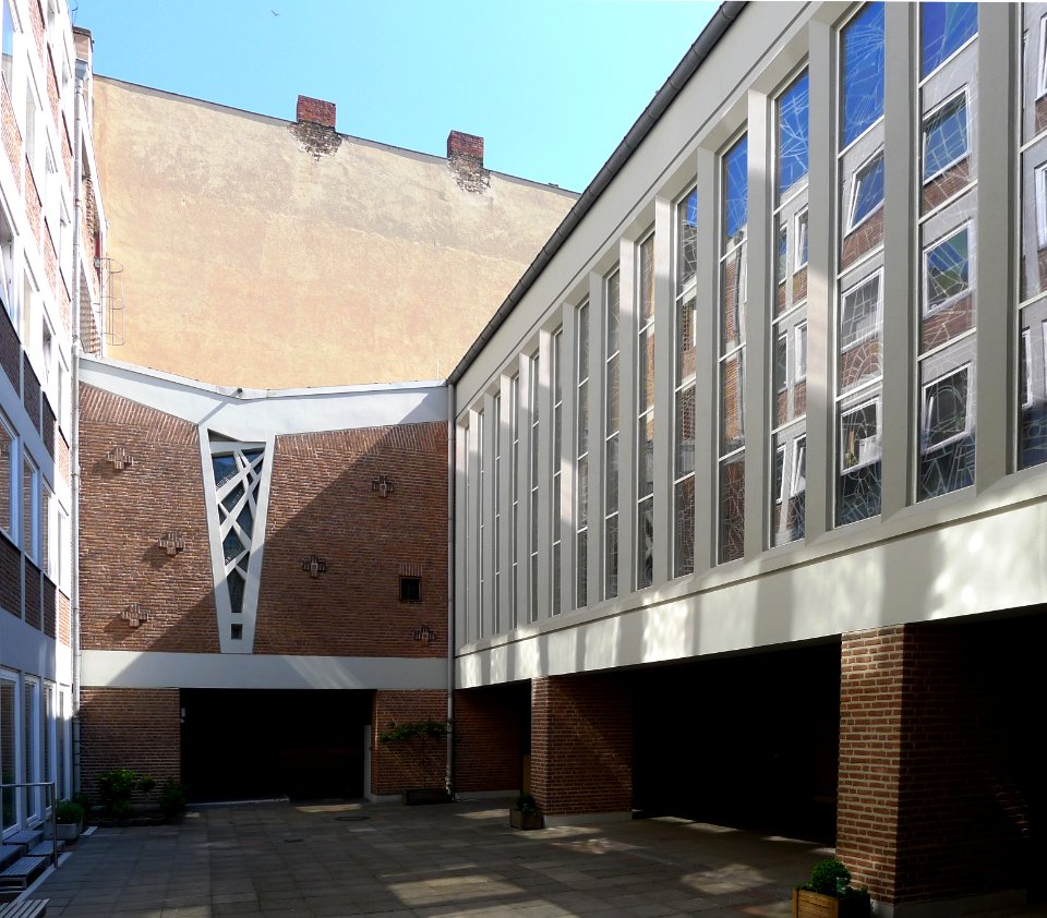 Mariä-Himmelfahrt-Kirche (Berlin-Charlottenburg) Rückseite