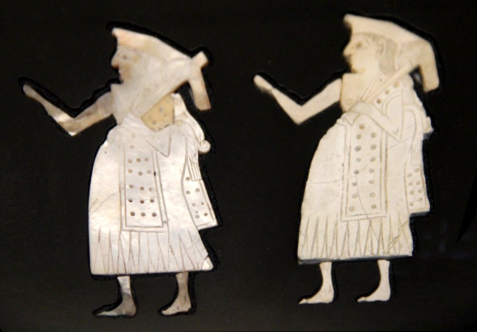 Mari shell inlays with soldiers