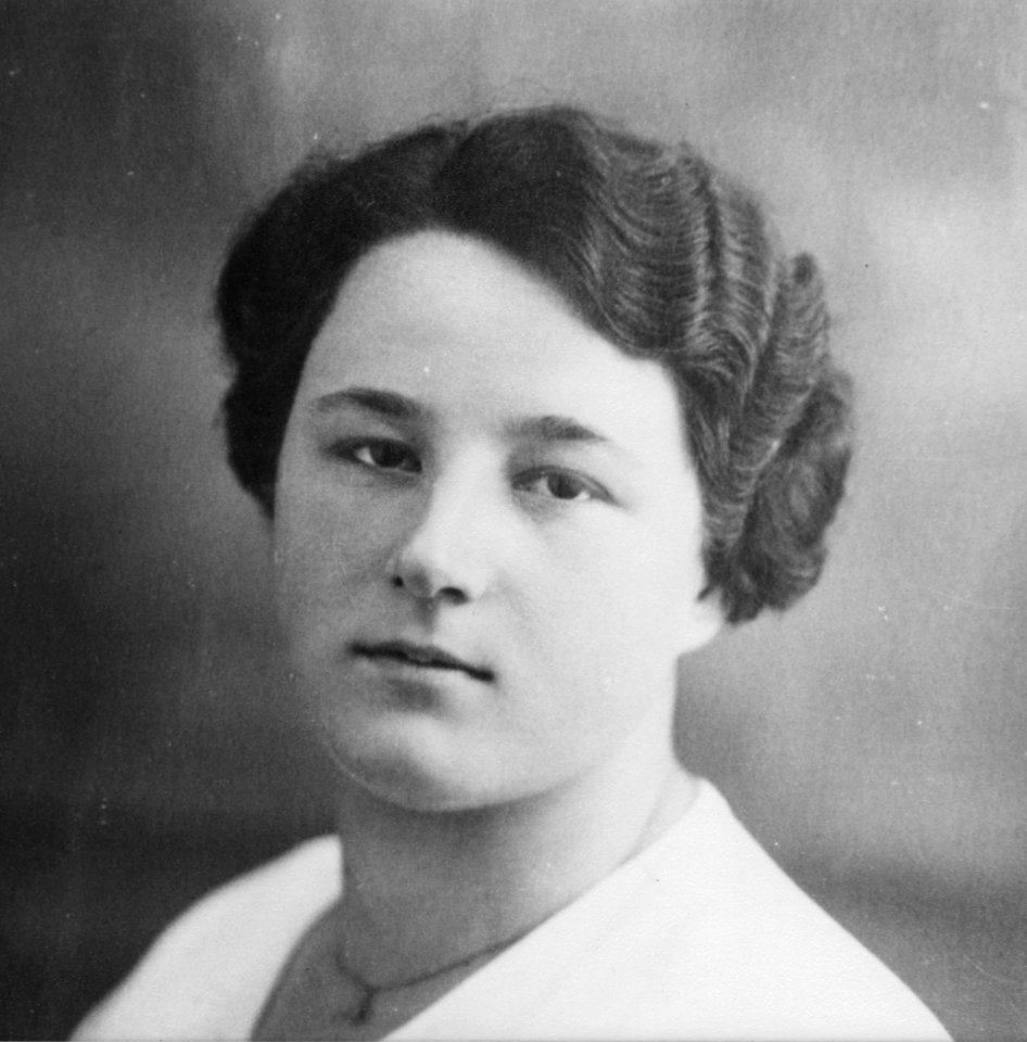 Maria Carolina Schuitemaker, geboren 4-4-1912, overl 31-3-1985 foto 3