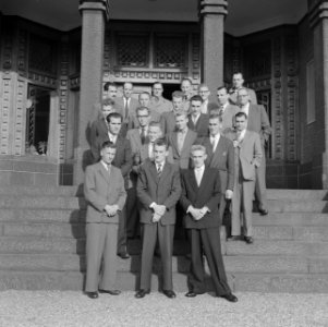 Mannen, trappen, Bestanddeelnr 250-8515