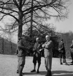 Mannen, bomen, gesprekken, Bestanddeelnr 251-7572