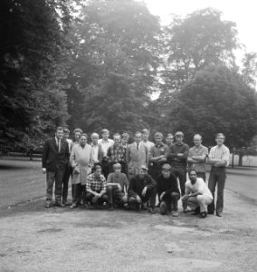Mannen, bomen, groepsfoto's, Bestanddeelnr 253-6238