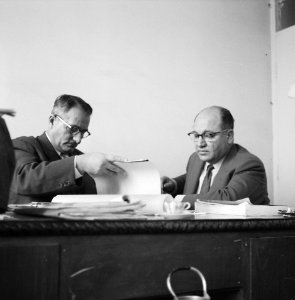 Mannen, besprekingen, Bestanddeelnr 250-8539