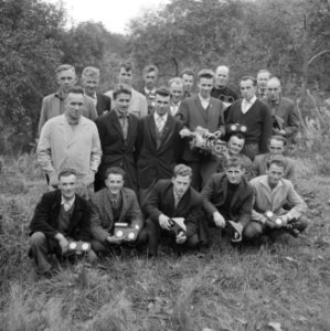 Mannen, groepsfoto's, gereedschappen, bosbouw, Bestanddeelnr 251-9603