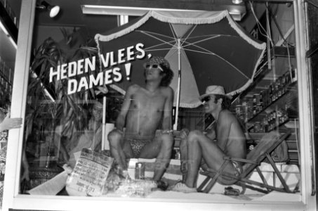 Mannen, etalages, slagerijen, humor, reclame, Bestanddeelnr 928-0738